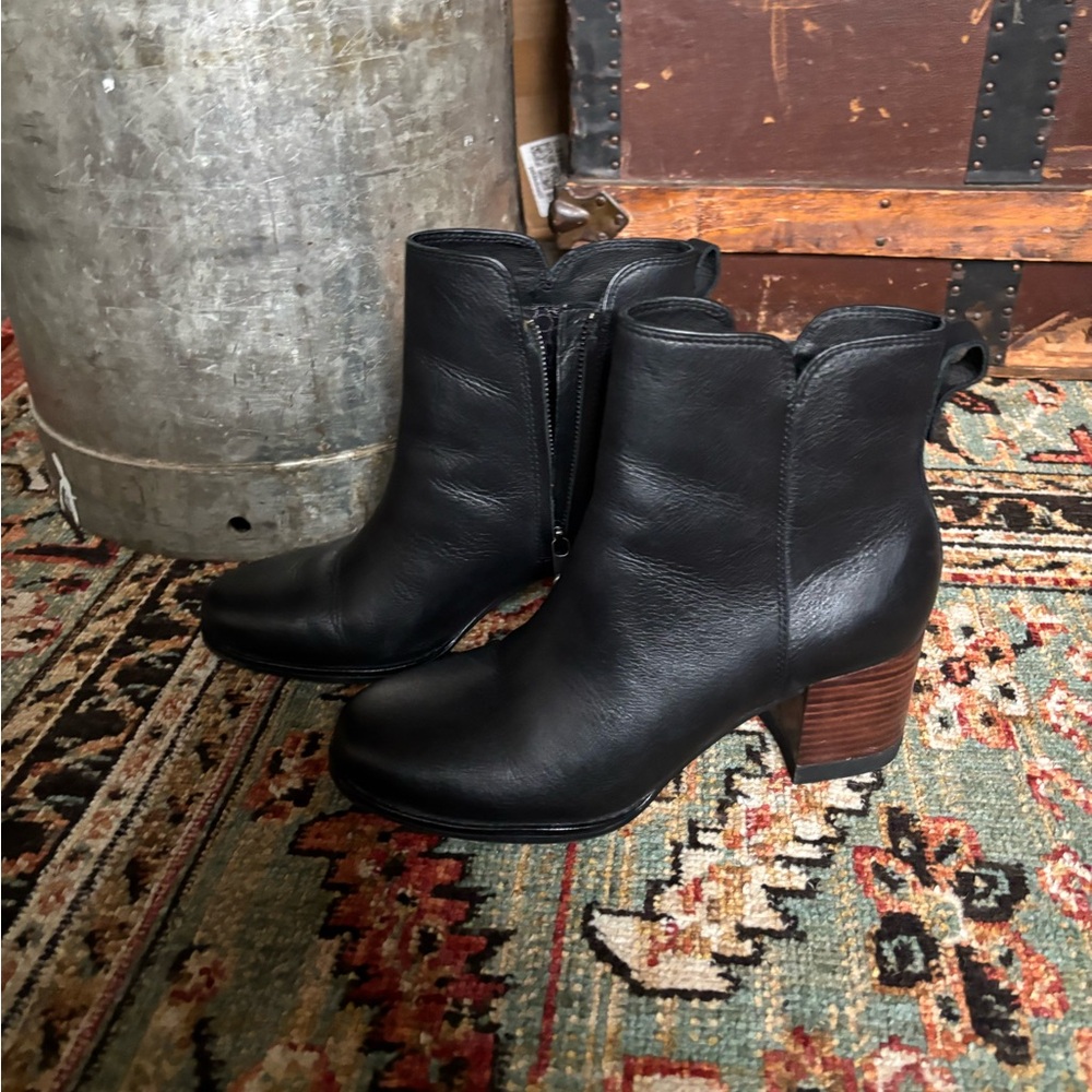 Sperry Black boots 9.5